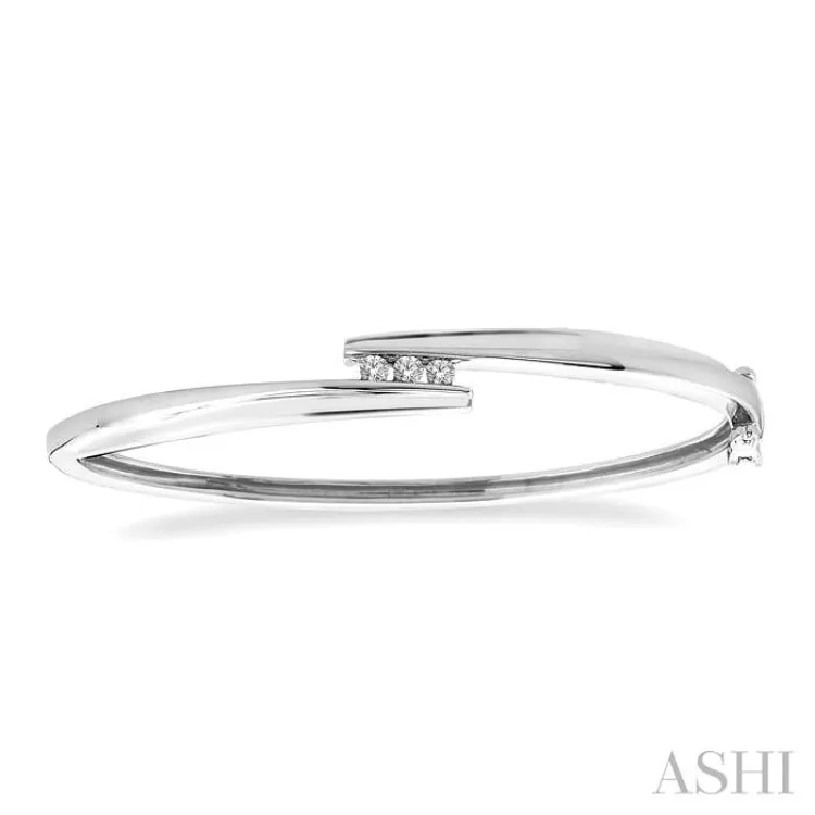 1/6 Ctw Round Cut Diamond Bangle in Sterling Silver