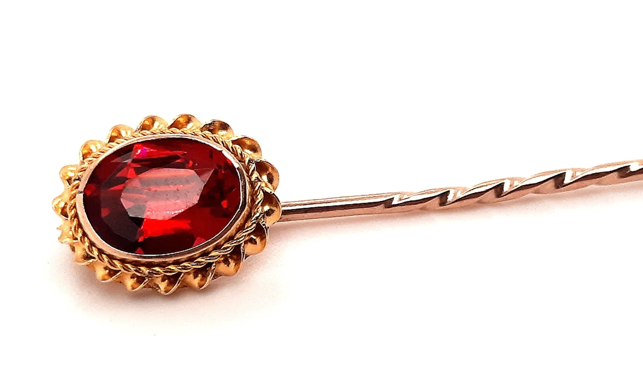 9ct Yellow Gold & Ruby Pin