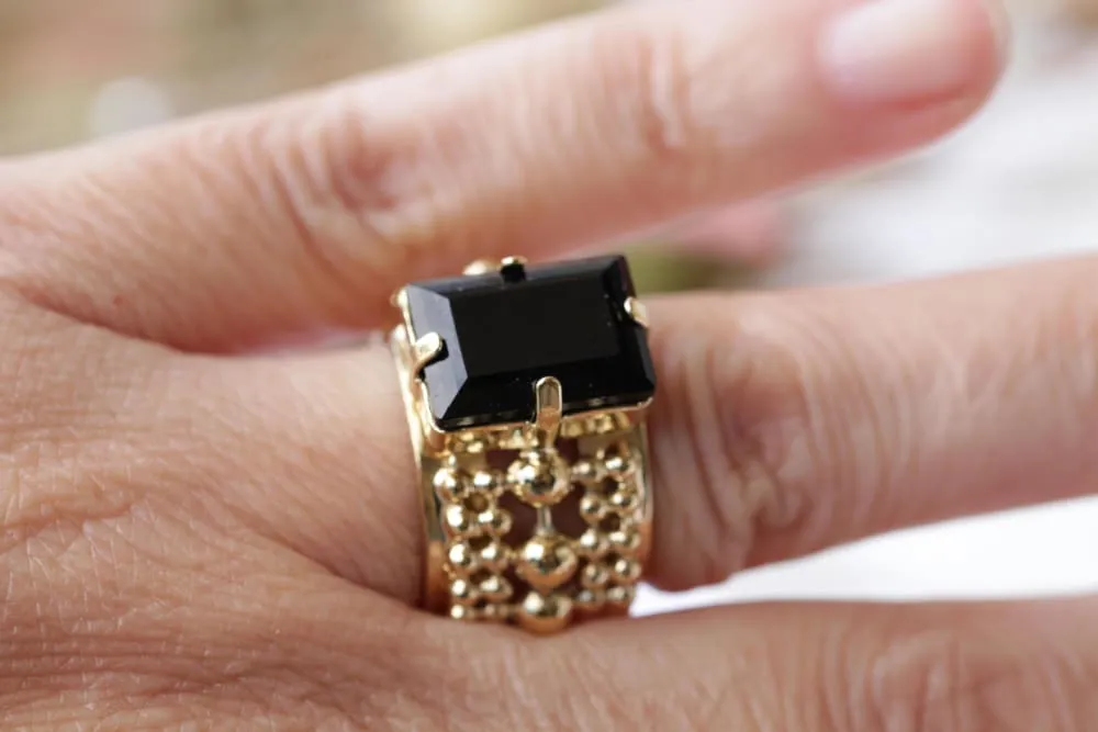 BLACK COCKTAIL RING