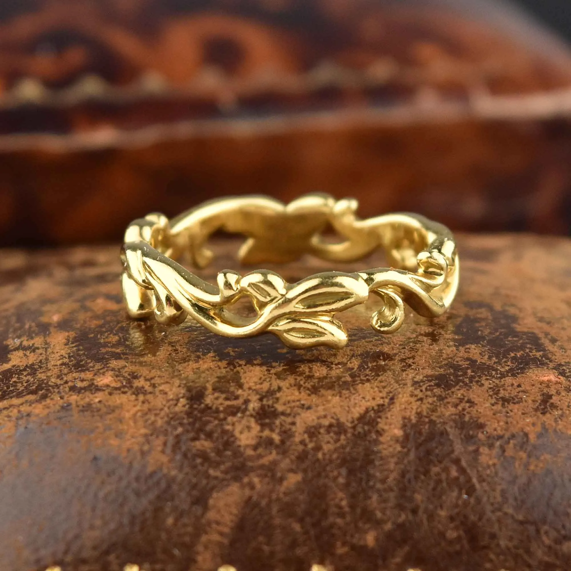 Classic Solid 18K Gold Ivy Leaf Eternity Band Ring