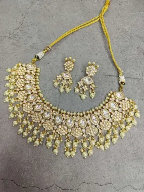 Elegant Kundan Necklace With Earrings Set