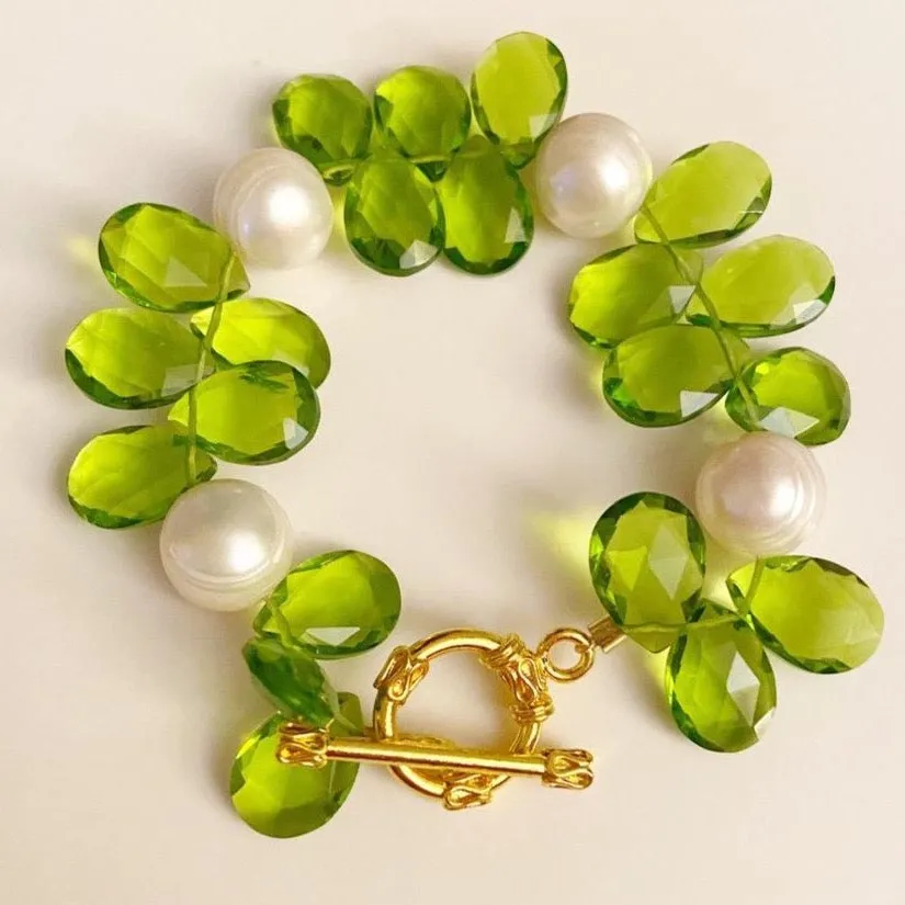 Elegant Light Green Peridot Briolette-cut Gemstone Bracelet with Pearls