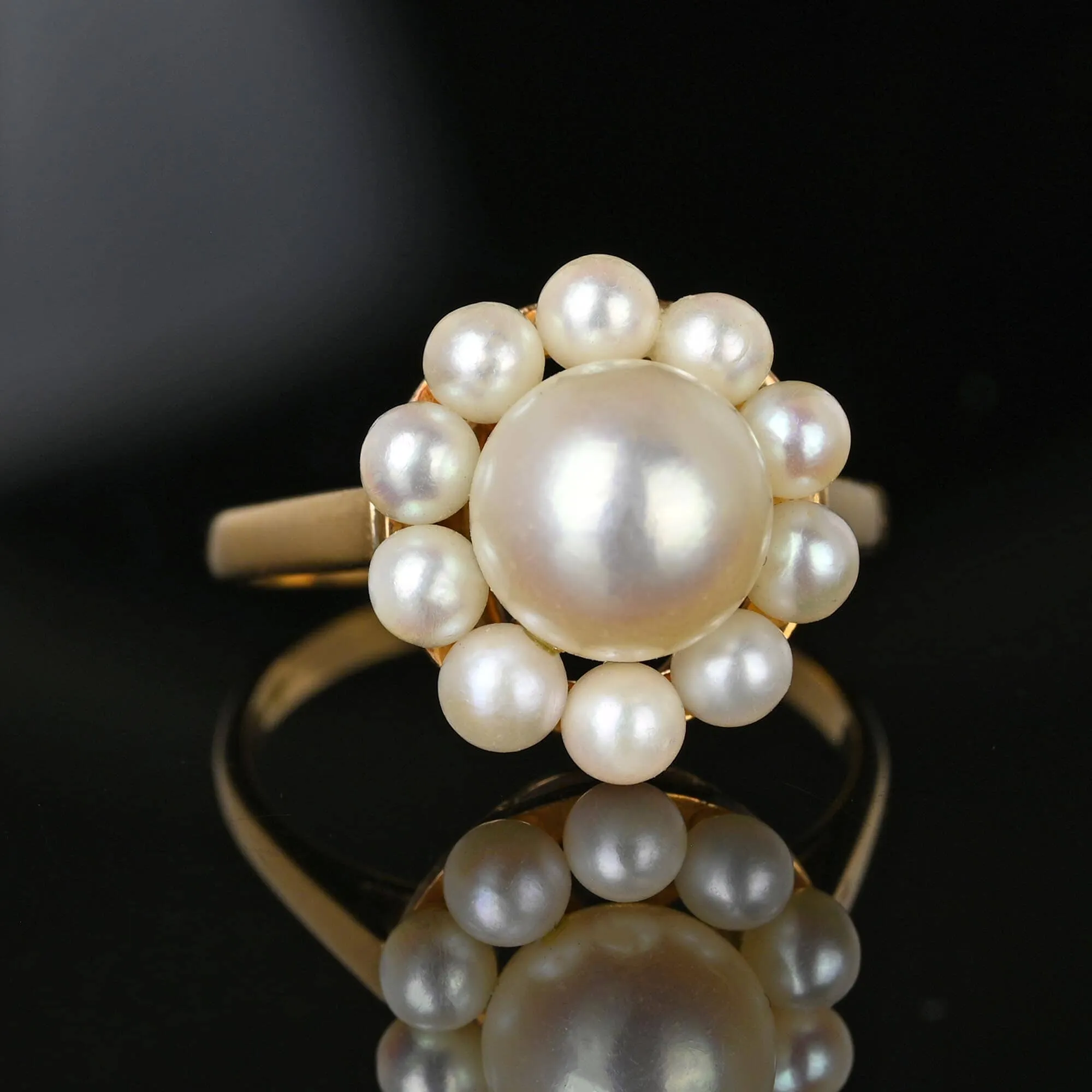 Exceptional 18K Gold Halo Cluster Pearl Ring