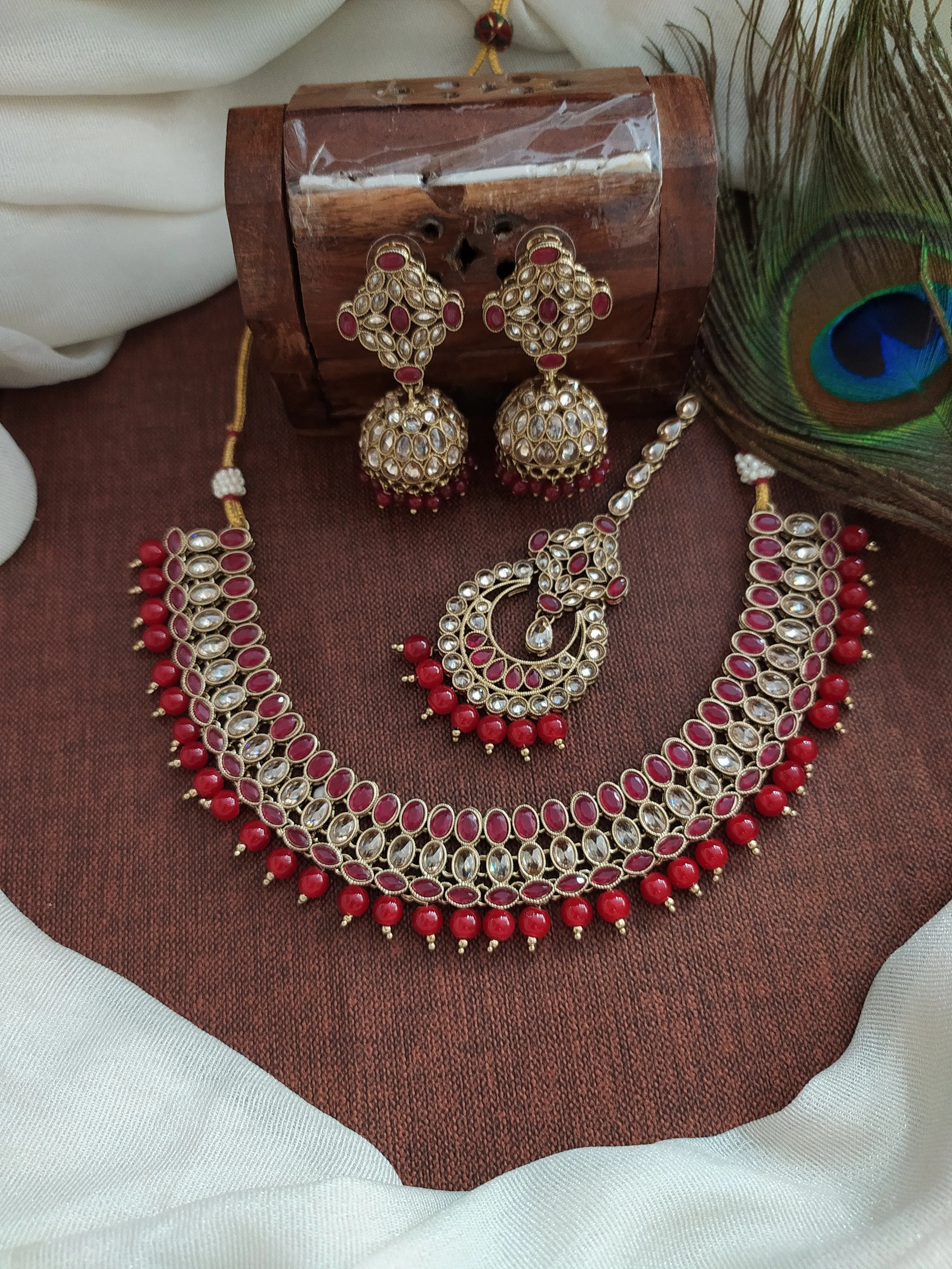 Eye Catching Elegant Mehandi Necklace Set With Dangling