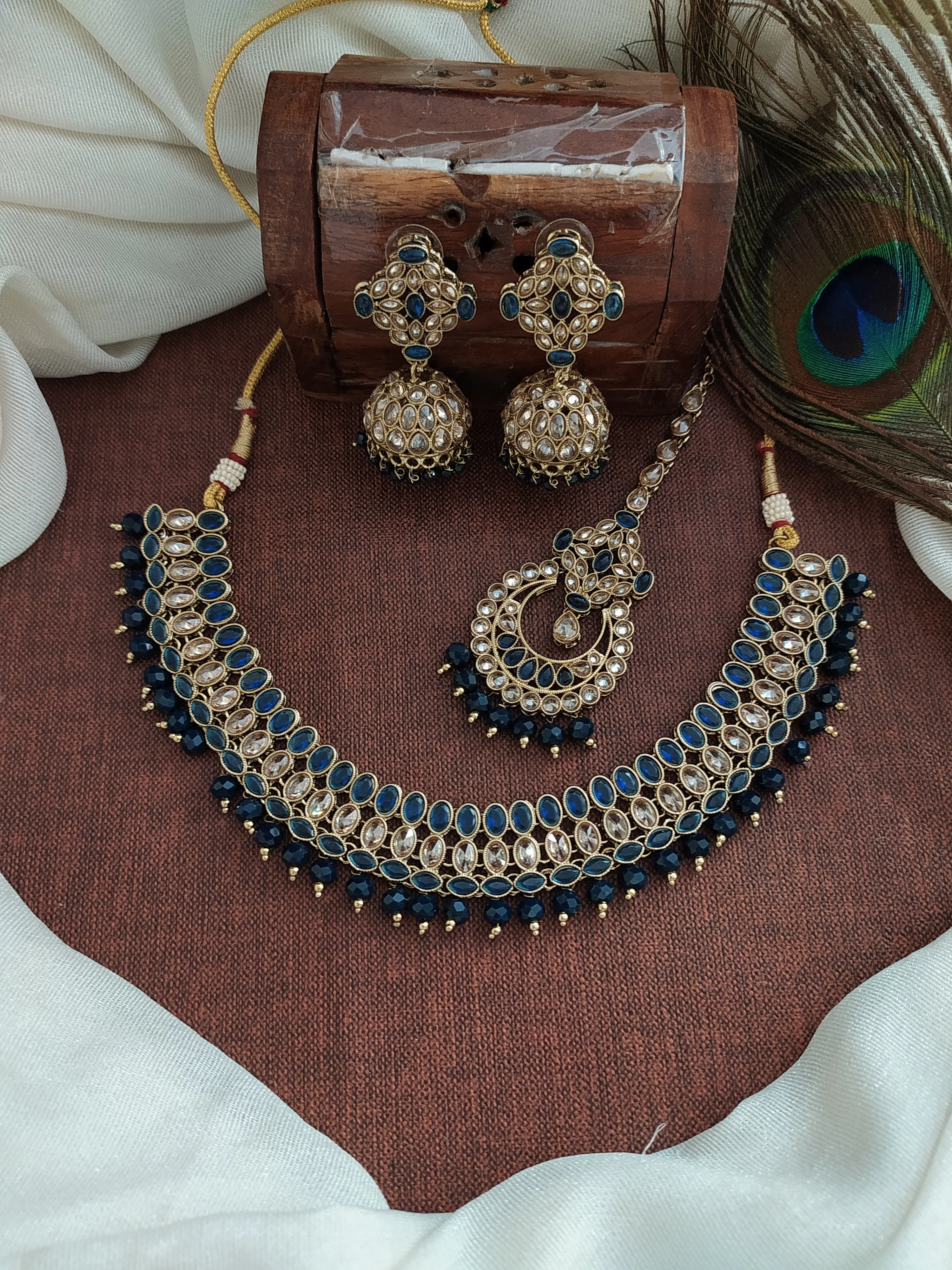 Eye Catching Elegant Mehandi Necklace Set With Dangling