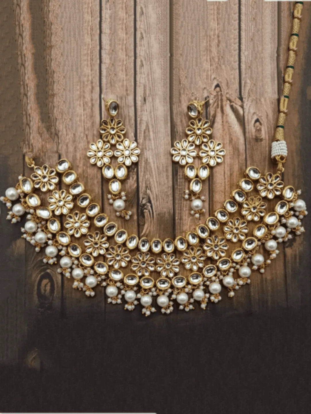 Flower Motif Kundan Necklace Set