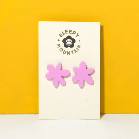 Flower stud earrings in lilac