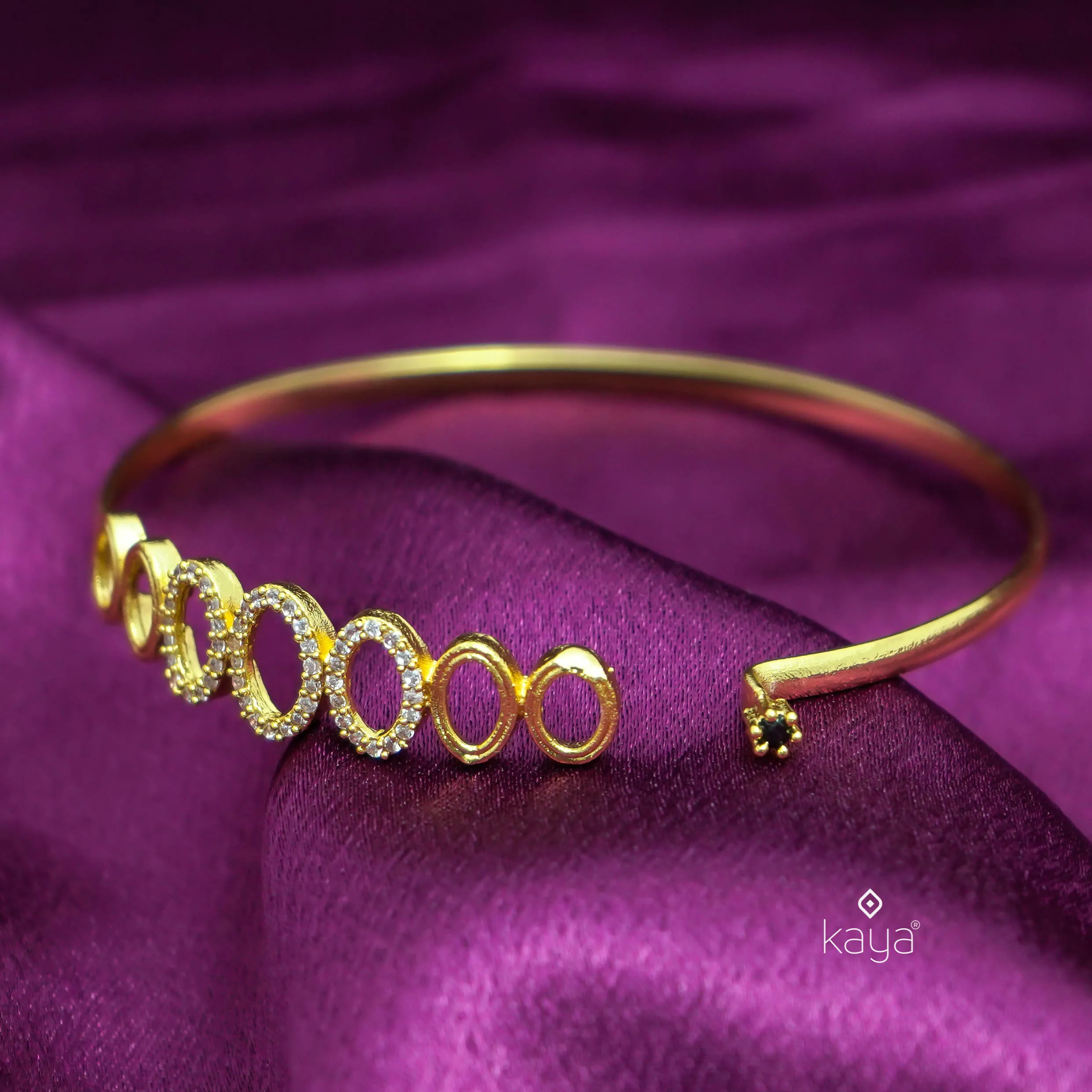 KF101171 - Gold Plated Openable Bangle