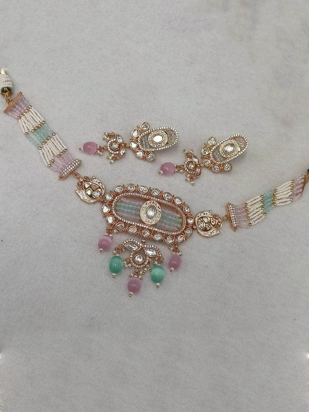 Kundan Embellished Pendant Necklace