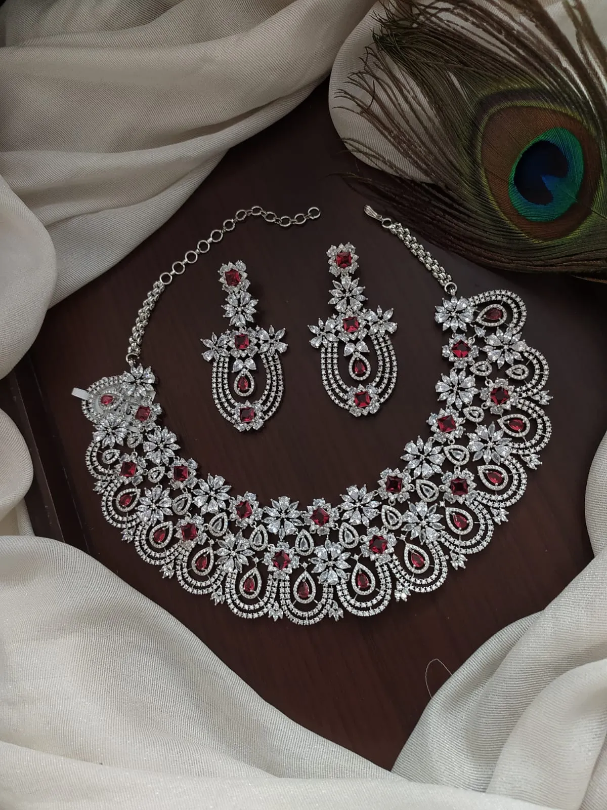 Pretty Design Zircon Necklace set for festive occasion