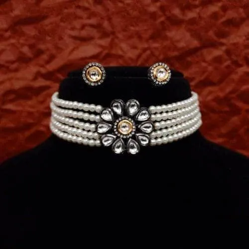 Simple Flower Choker And Earring Set