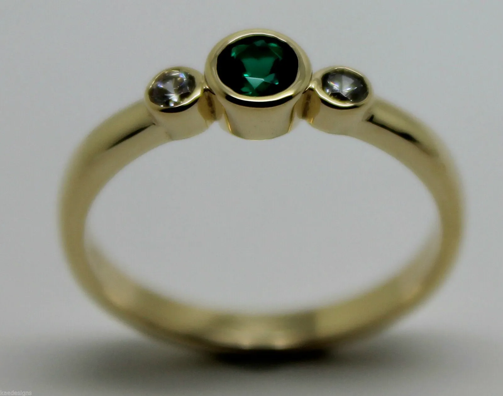 Size O Genuine 9ct 9kt Yellow, Rose or White Gold Trilogy & Emerald Ring