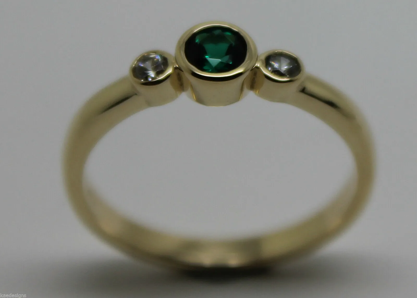 Size O Genuine 9ct 9kt Yellow, Rose or White Gold Trilogy & Emerald Ring