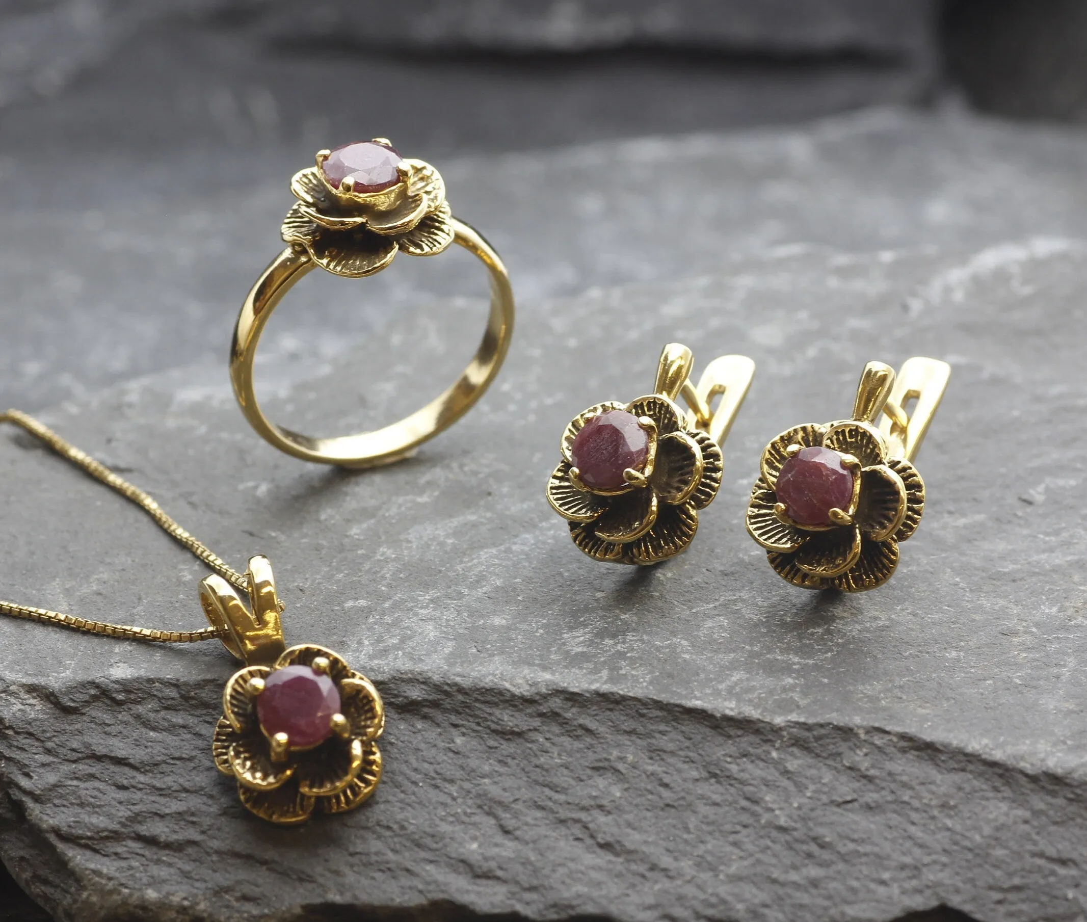 Vintage Flower Ruby Pendant - Natural Ruby Necklace, Gold Ruby Pendant