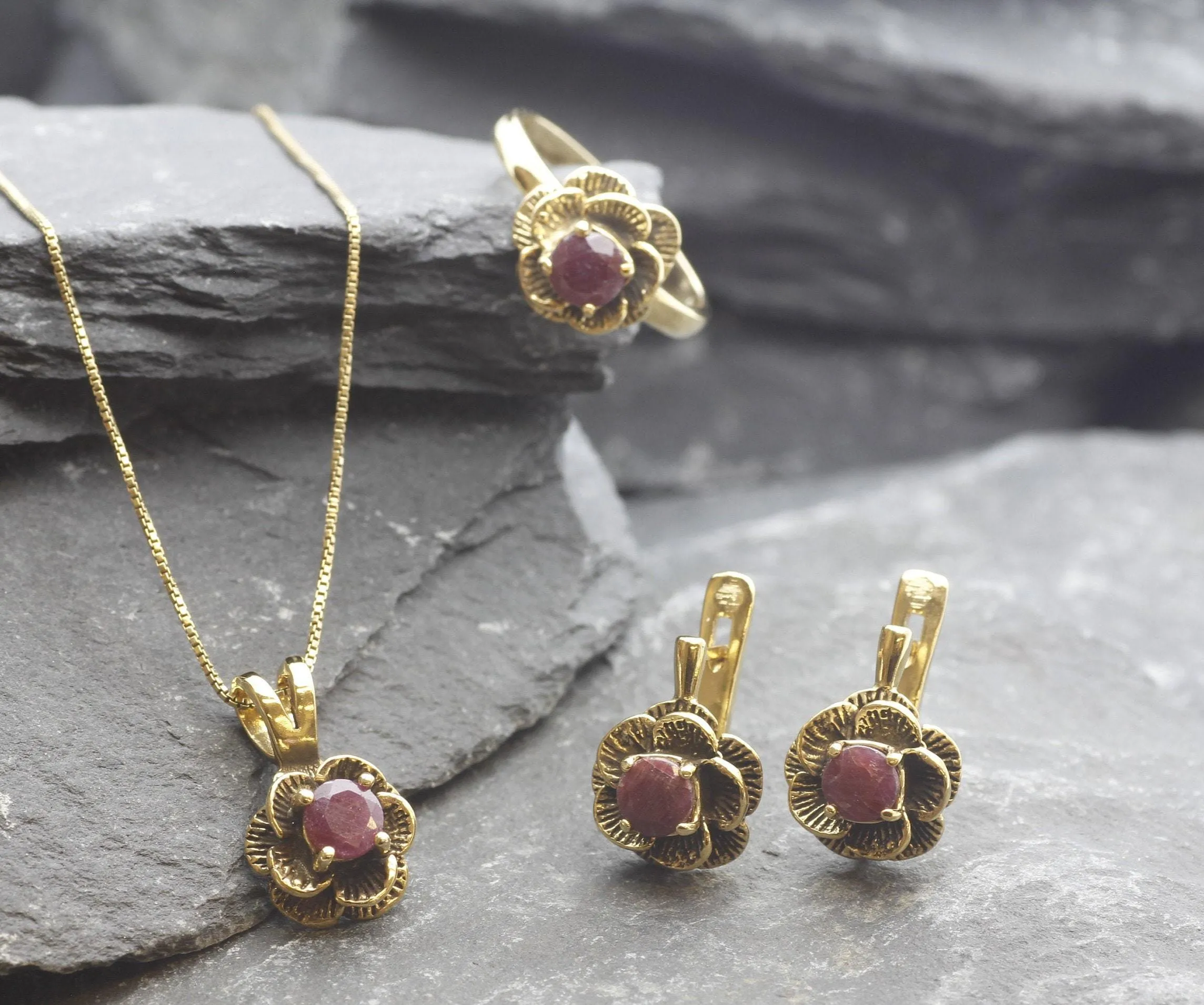 Vintage Flower Ruby Pendant - Natural Ruby Necklace, Gold Ruby Pendant